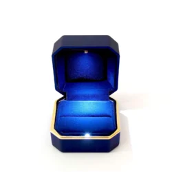 asscher ring box blue opening front view