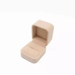 Sven Ring Box in Beige opening right side