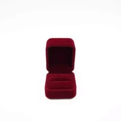 Sven Ring Box in Red opening
