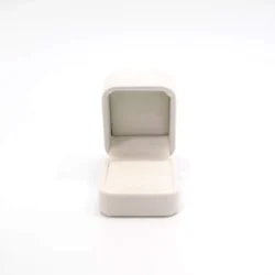Sven Ring Box in White opening