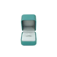 Stella Ring Box in emerald opening