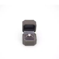 kaia ring box in grey opening