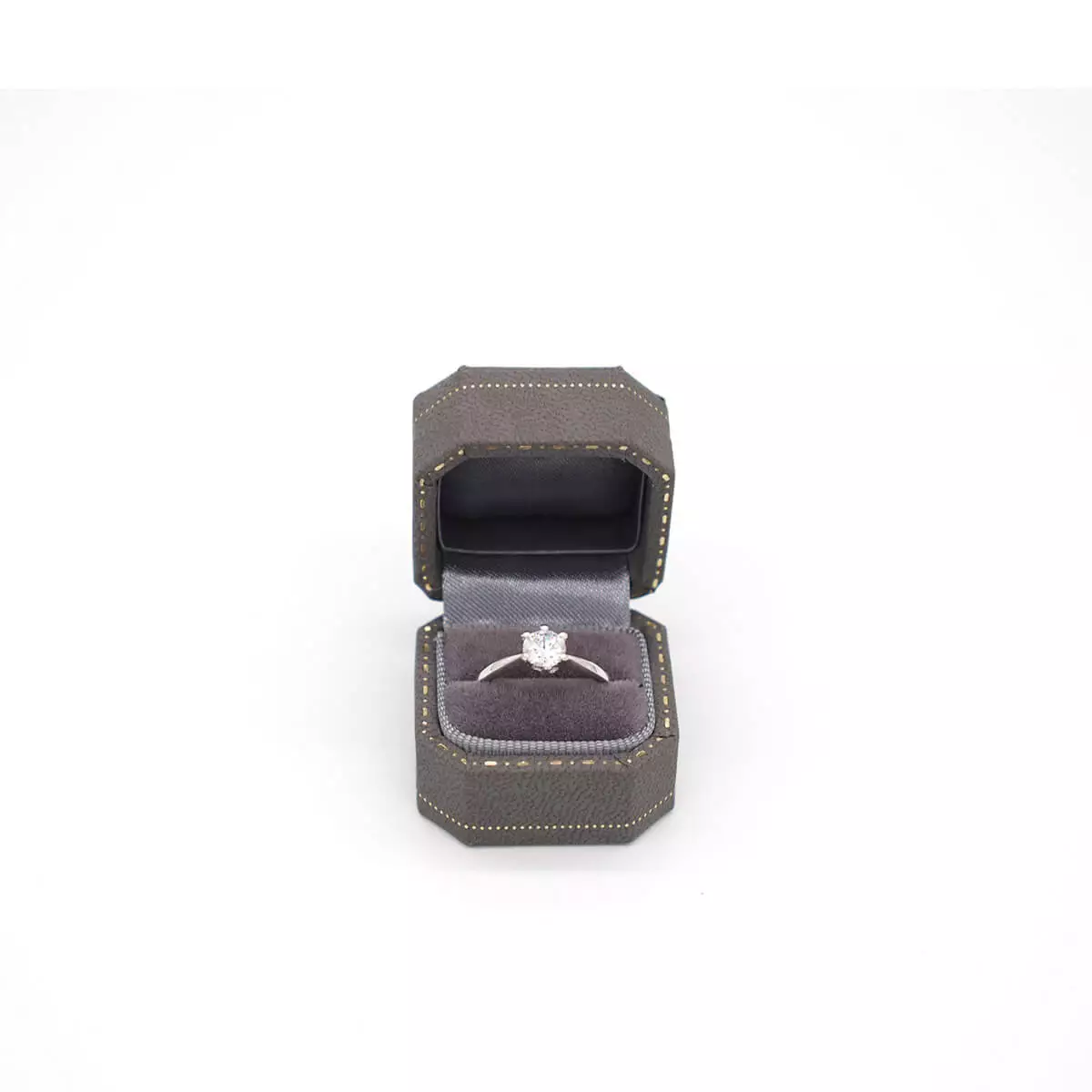 kaia ring box in grey opening